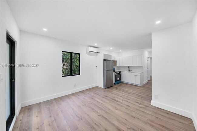 Photo - 6911 NW 4th Ct Unidad C