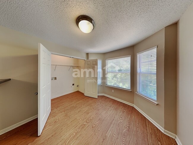 Photo - 3094 Lonetree Point