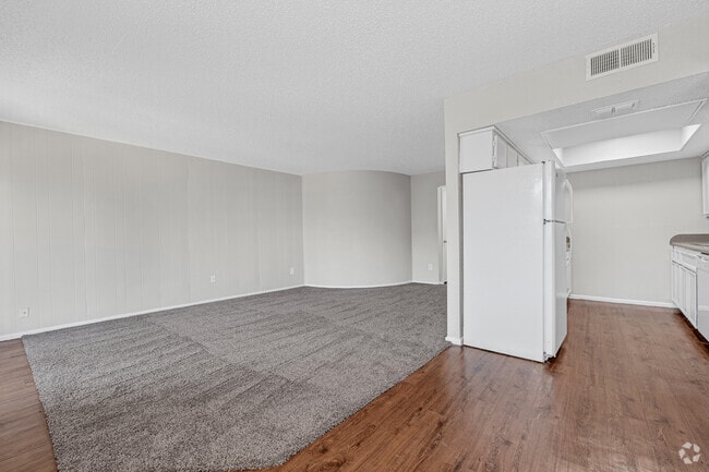 2 bed, 2 bath, 1010 sq ft