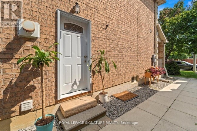 Photo - 70 Silverdart Crescent