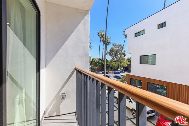 Photo - 921 N Mariposa Ave