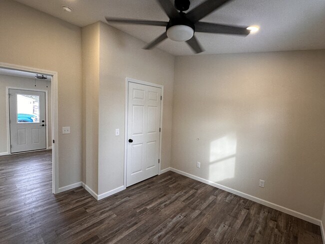 Photo - 406 E Sycamore St