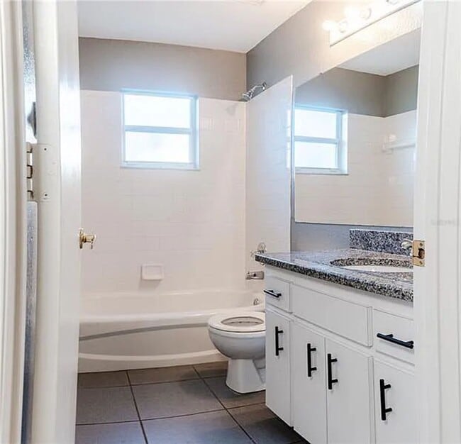 Highland Chase Three Bedroom, Updated Kitchen and Large Patio - Highland Chase Three Bedroom, Updated Kitchen and Large Patio