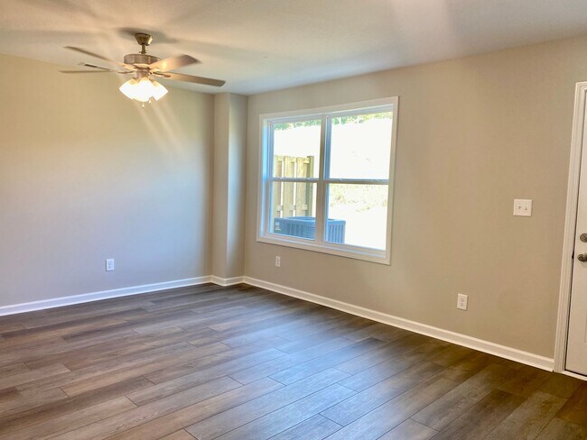 Photo - 943 Center Rd Unit A