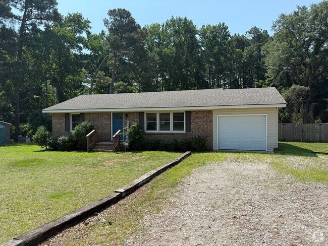 Building Photo - Tranquil 3 Bed 2 Bath Home in Raeford