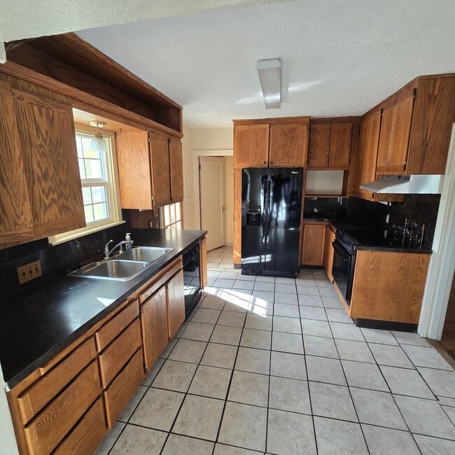 Photo - 2528 Hope St