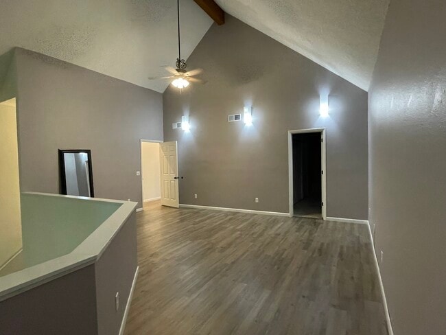 Building Photo - 930 E Primrose St Unit B2 Rental