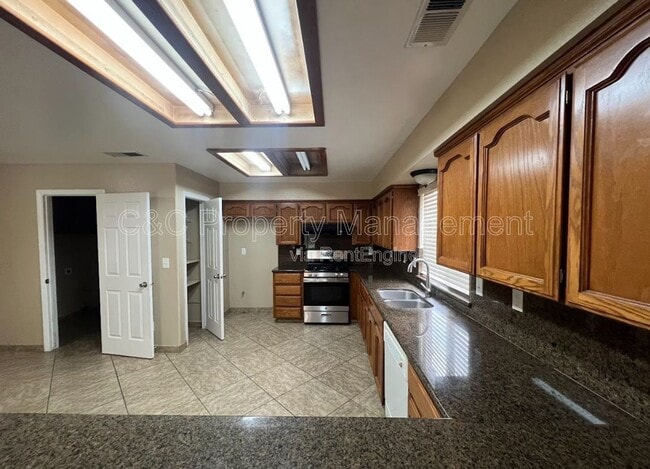 Photo - 3371 N Forestiere Ave