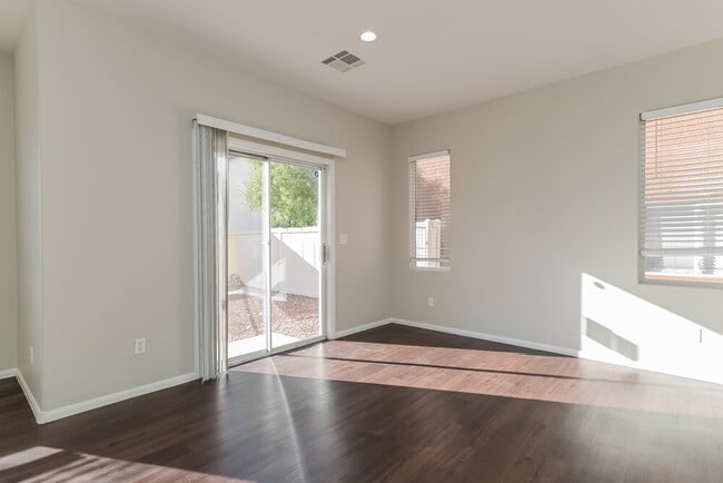 Photo - 10441 Anacostia St