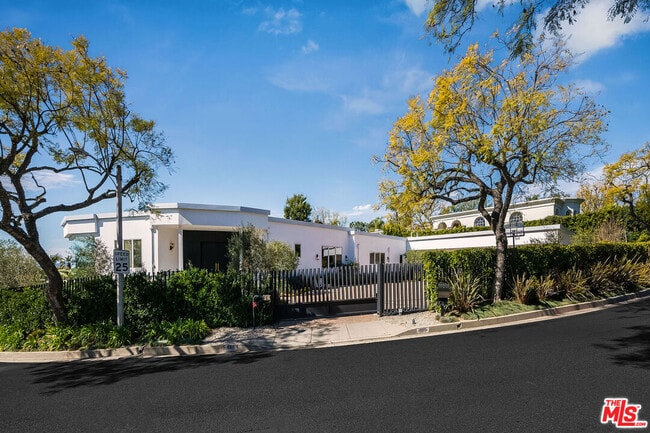 Photo - 580 Chalette Dr