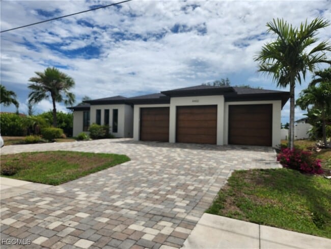 Building Photo - 4402 Chiquita Blvd S Rental