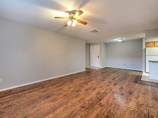 Photo - 230 Berry Tree Pl