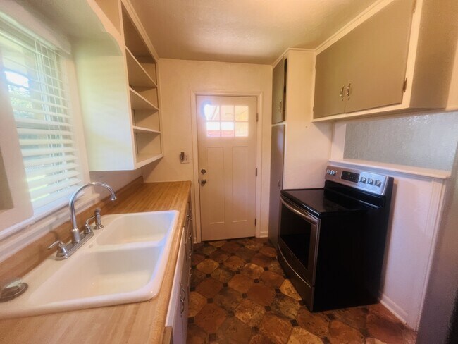 Photo - 2216 Downing St