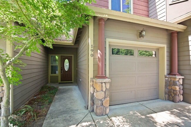 Photo - 190 Rivers Edge Dr