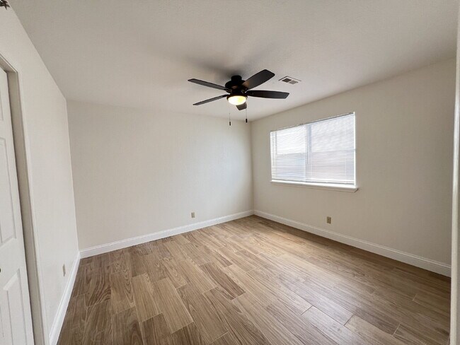 "Charming 2-Bed, 2-Bath Haven in Hollister – Your Perfect Retreat Awaits!"