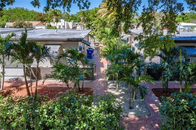 Building Photo - 1925 Dewey St Unit 3