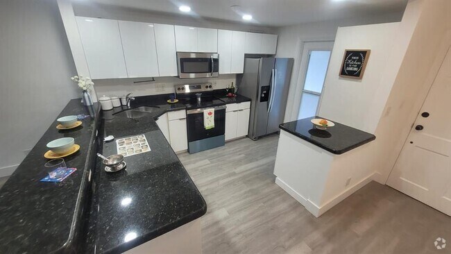 Building Photo - 1100 Pine Dr Unit 101 Rental