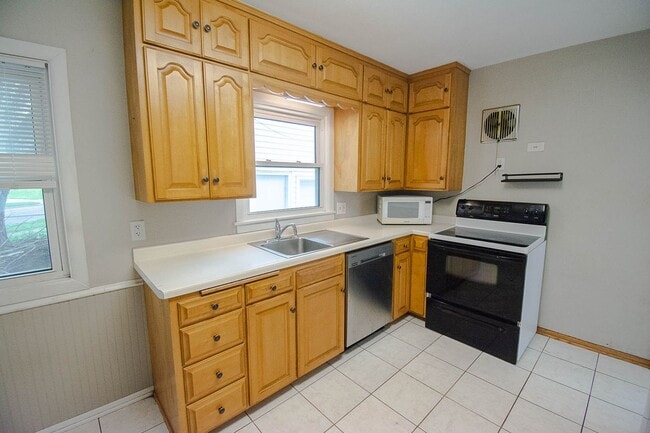 Photo - 3BR Home on Large Corner Lot – NW Rochester
