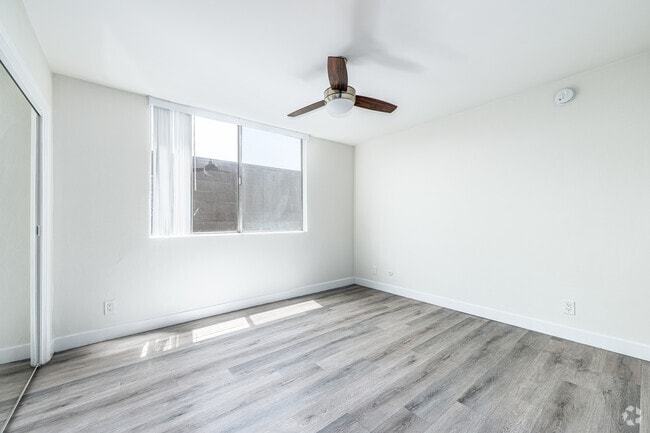 2BR, 2BA - 1030SF - Second Bedroom