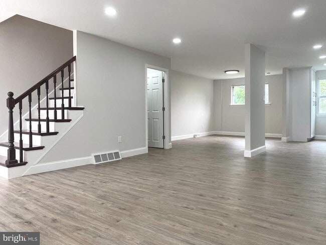 Building Photo - 1319 Rainer Rd Rental
