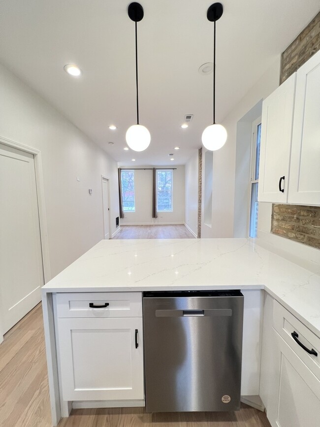 Photo - 1329 W 19th St