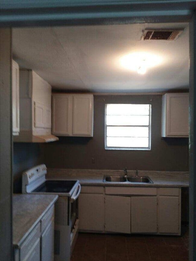 Photo - 608 Quarterman St