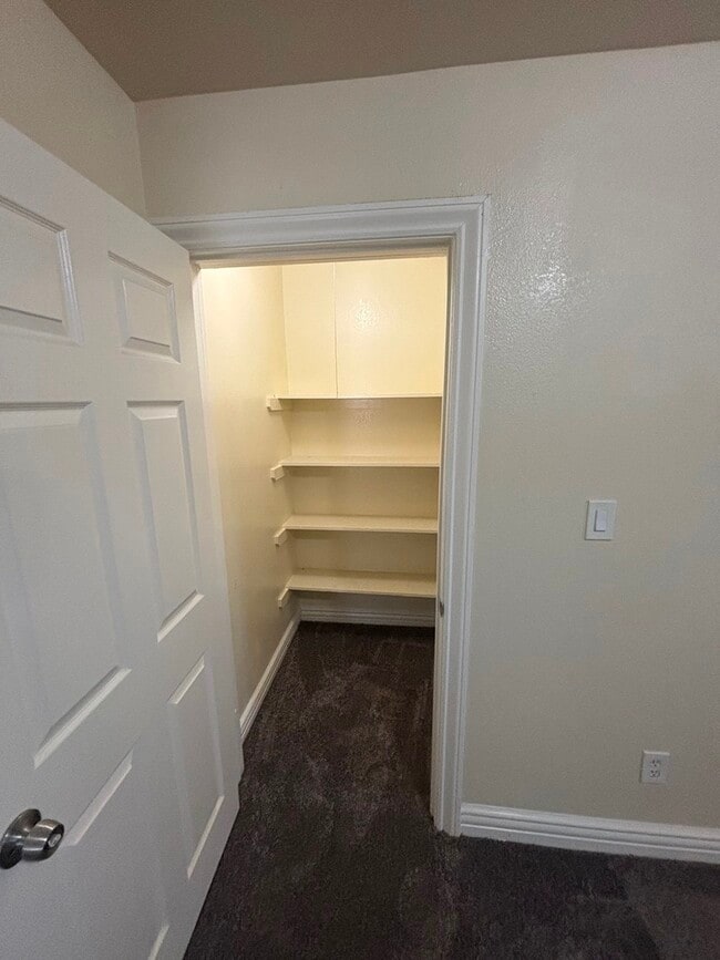 Photo - 846 E 109th St