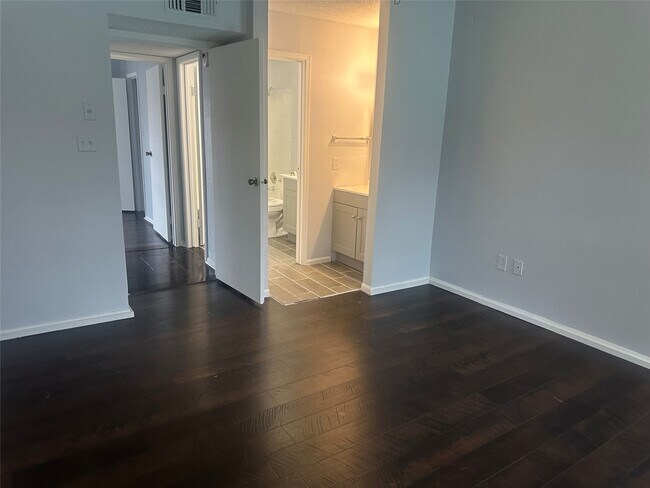 Photo - 7575 Cambridge St Unidad 2603