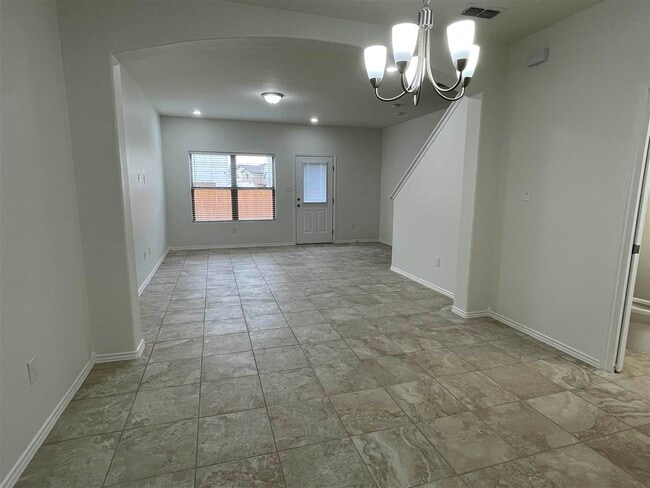 Photo - 235 Welland Dr Unit 2