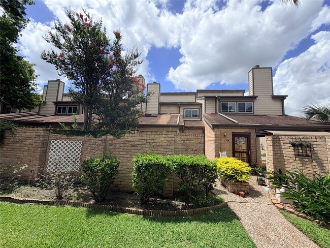 Photo - 726 Country Pl Dr