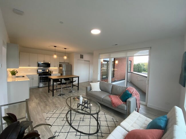 Photo - HIGHPOINT Highwood Station 546