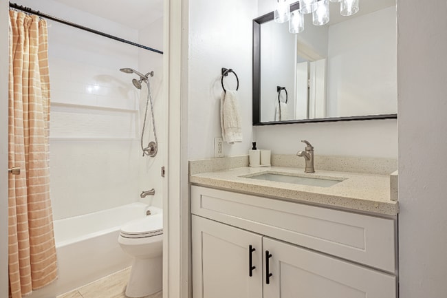 Photo - 1855 Diamond St