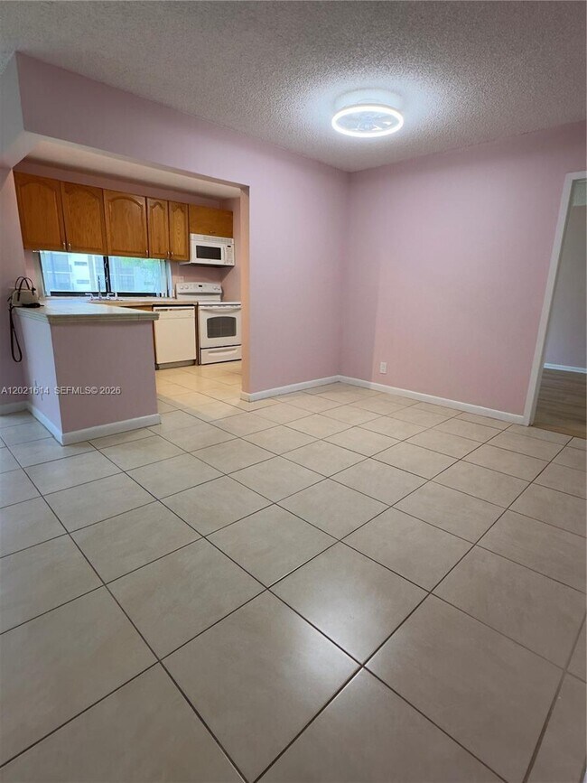 Photo - 17011 N Bay Rd Unidad 117