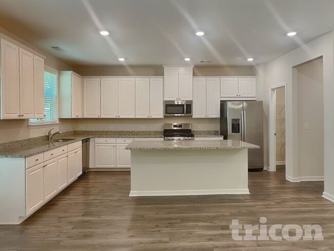 Photo - 196 Chapelcrest Ln