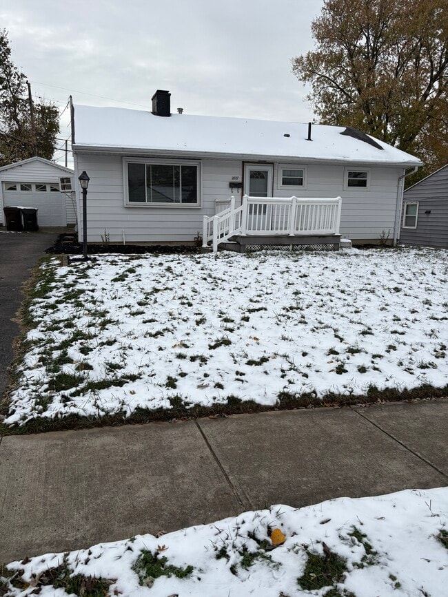 Building Photo - 2827 Acosta St