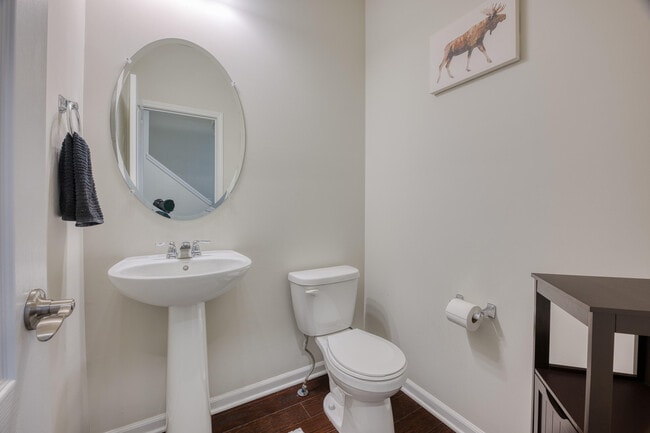 Photo - 2832 Fairgrove Cres