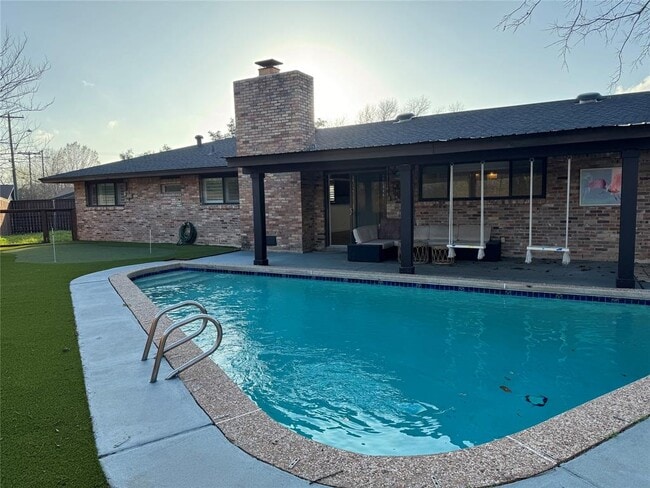 Building Photo - 6601 Columbia Dr