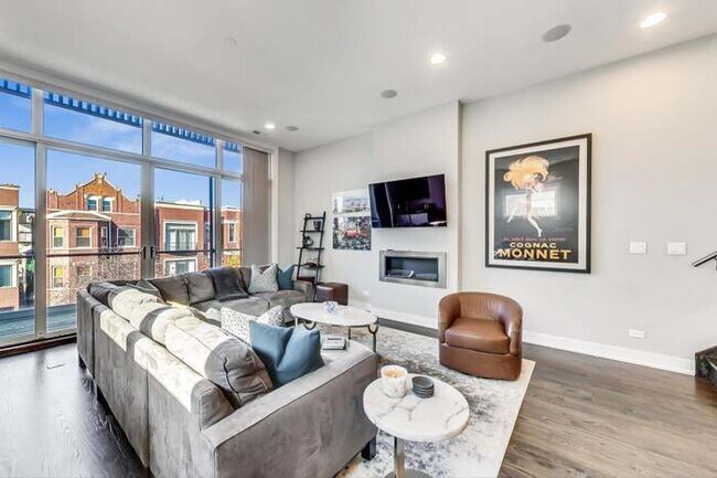 Photo - 1021 N Hermitage Ave