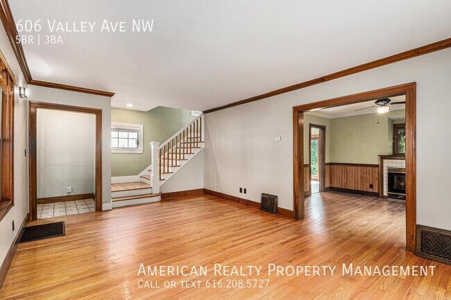 Photo - 606 Valley Ave NW