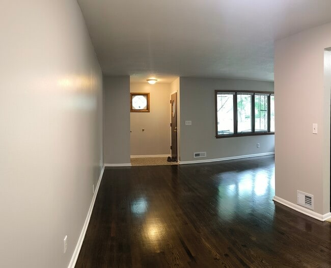 Photo - 4441 Unity Avenue North