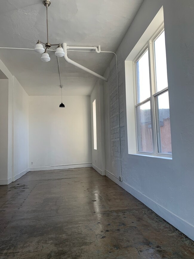 Photo - 111 N Walnut St Unit B