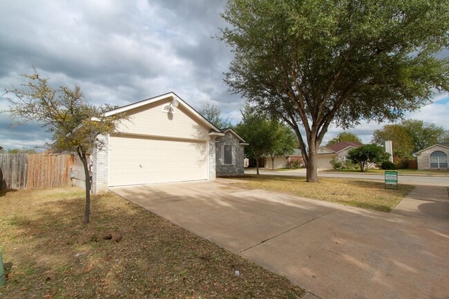 Photo - Spacious 3BR/2BA Corner Lot Home in Austin’s Colony
