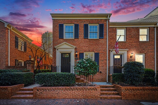 Building Photo - 520 N Poplar St Unit I