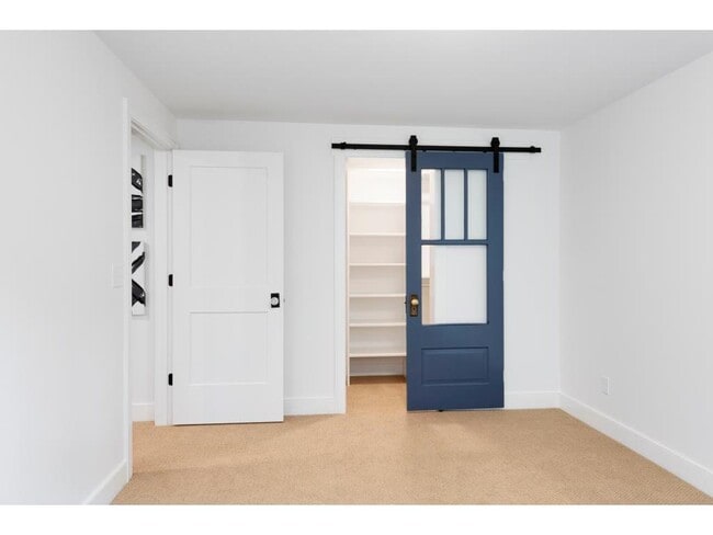 Photo - 231 Manitoba Ave