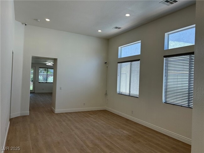 Building Photo - 3217 Ridgecliff St