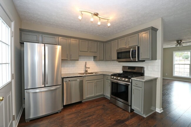 Photo - 102 Providence Dr