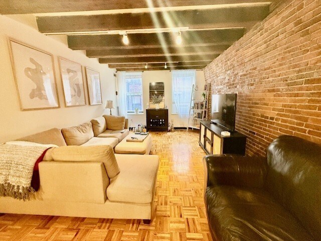 99 Fulton St Unit 2-2