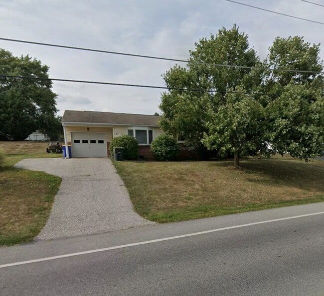 Building Photo - A home built for making memories — 4 Bedroom Home with Sunroom, Pool Table & More!