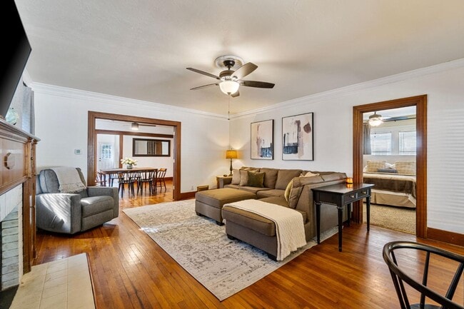 Photo - 850 E Carmen Ave