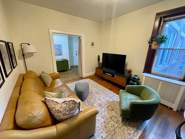 Building Photo - 17 Gray St Unit 2